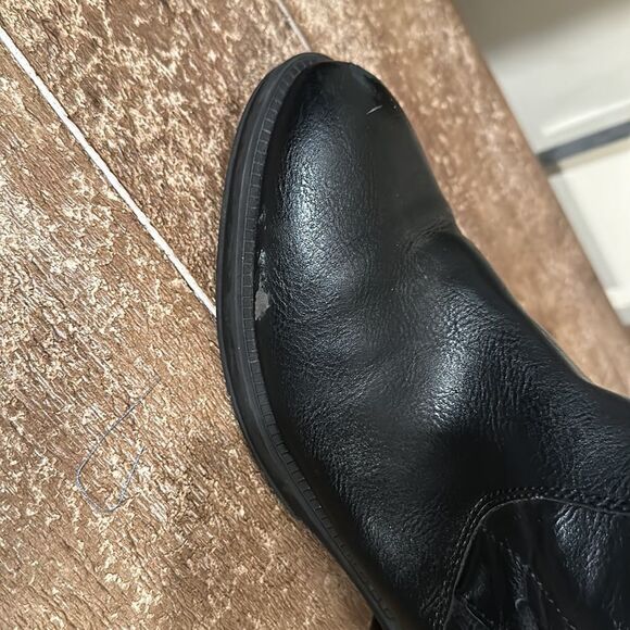 Black leather boots lace up in the back zipper on the sides - Picture 8 of 8